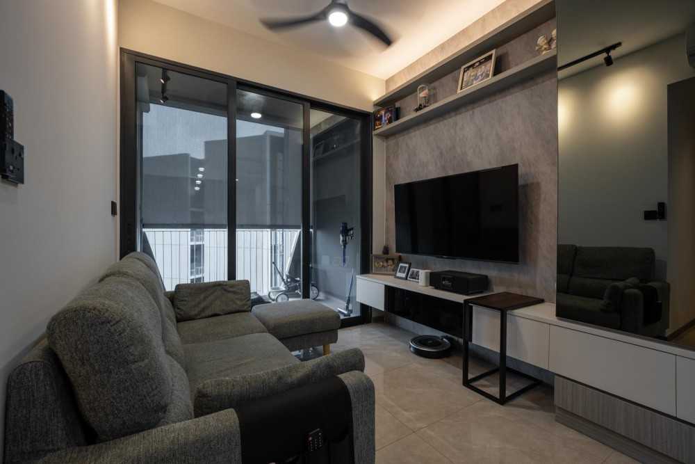 Contemporary Living Room with Homogeneous Tiles and Marble Floor