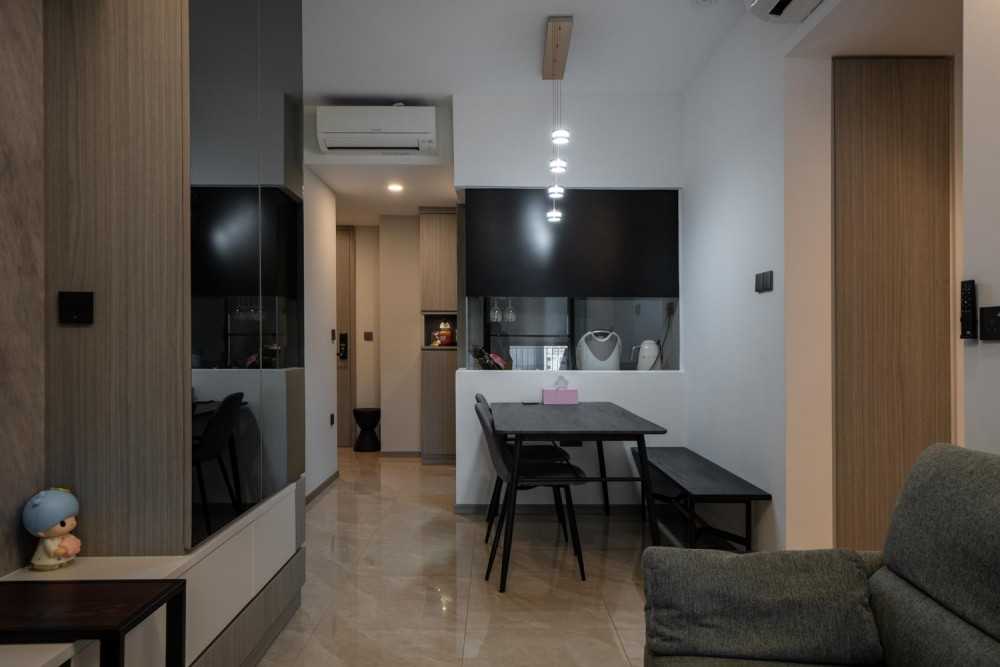 Contemporary Dining Room with Drop Ceiling and Dining Table