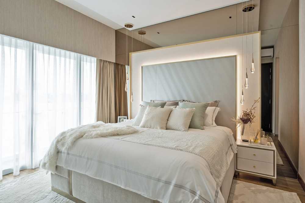 Minimalist Bedroom with Mirror and Cove Lighting