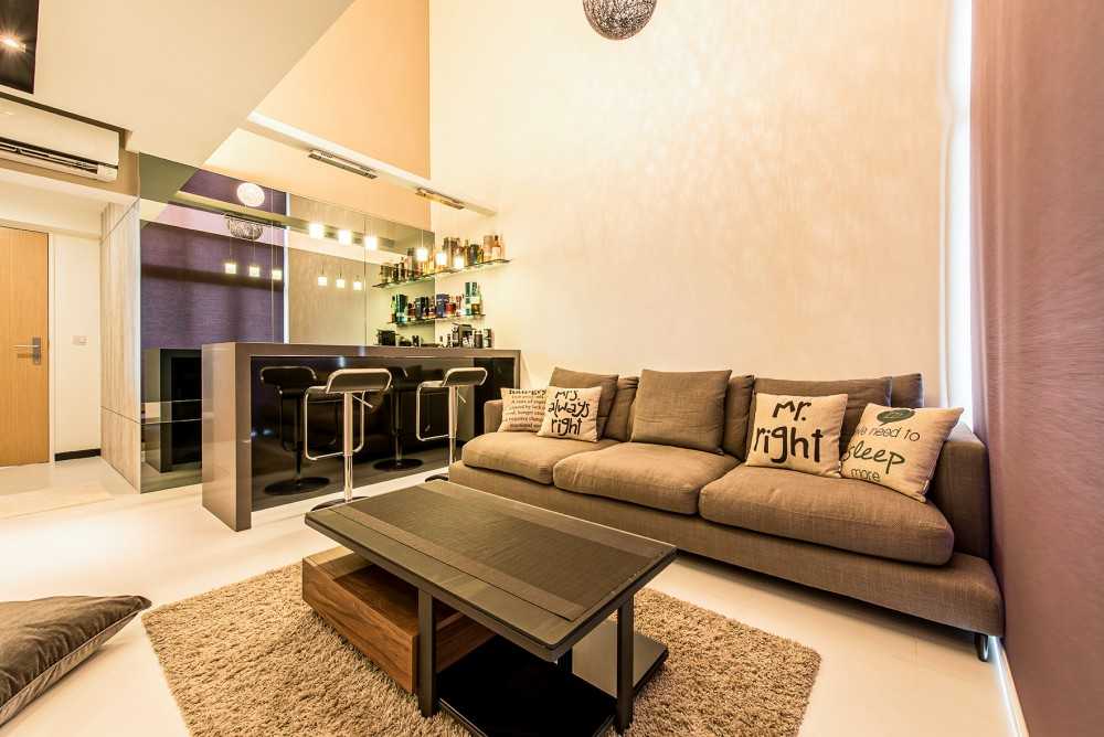 Modern Living Room with Mirror and Bar Counter