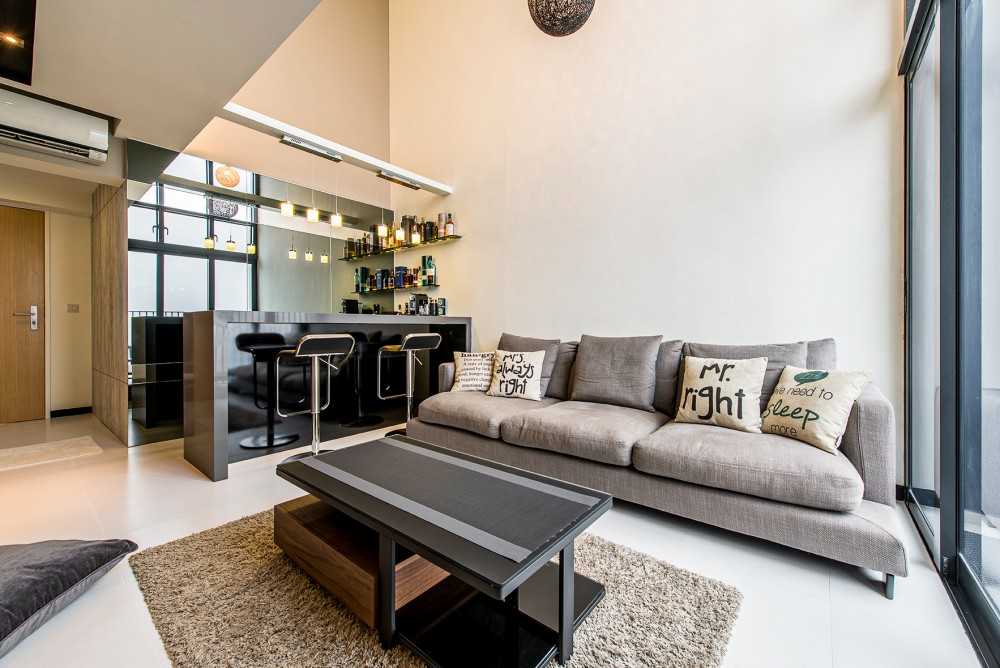 Modern Living Room with Mirror and Bar Counter