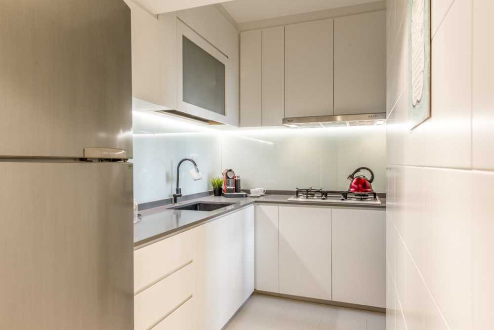 Scandinavian Kitchen with Countertop and Homogeneous Tiles