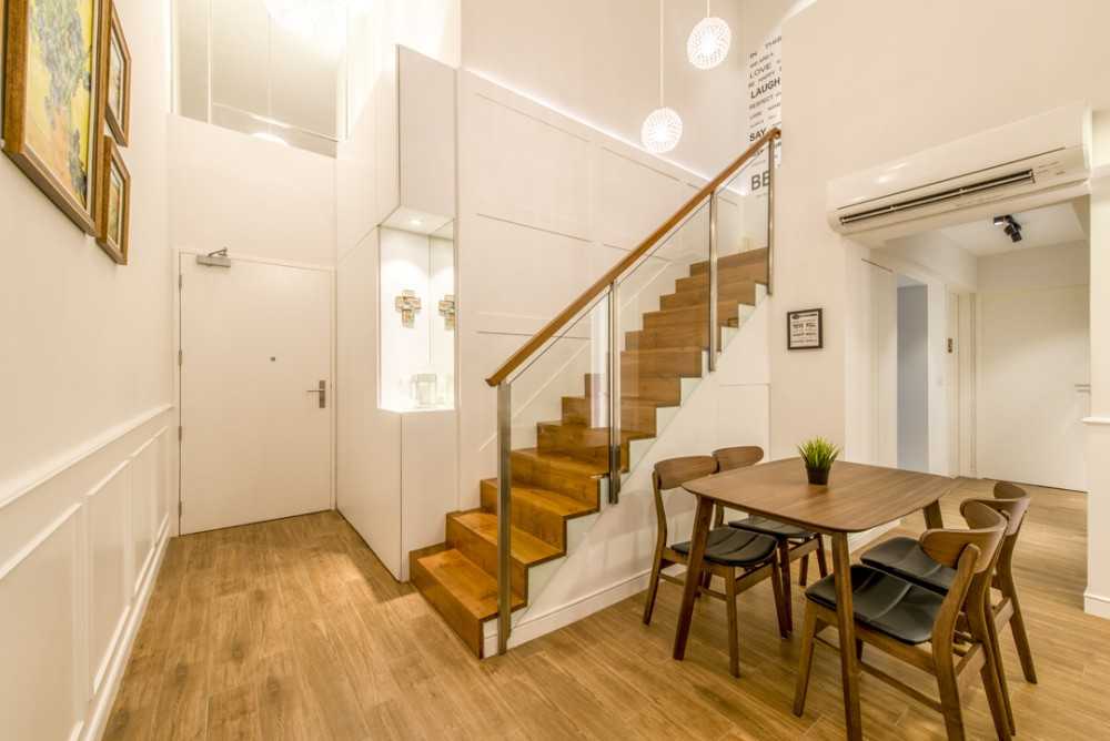 Scandinavian Entryway with Mirror and Dining Table