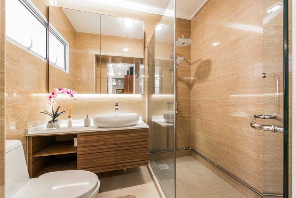 Modern Bathroom with Countertop and Homogeneous Tiles