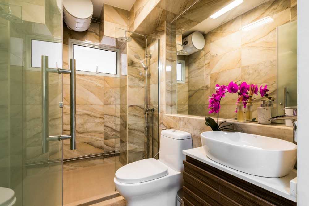 Modern Bathroom with Countertop and Homogeneous Tiles