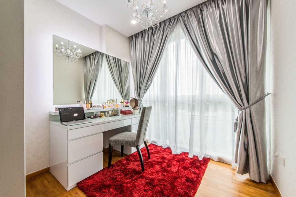 Modern Bedroom with Mirror and Vanity Counter