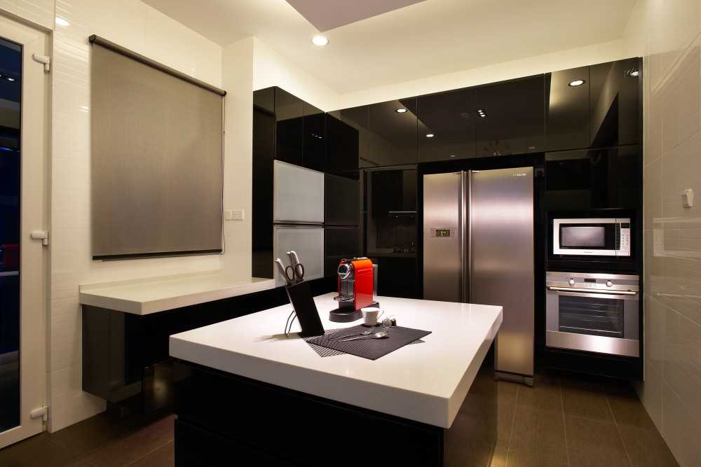 Contemporary Kitchen with Countertop and Homogeneous Tiles