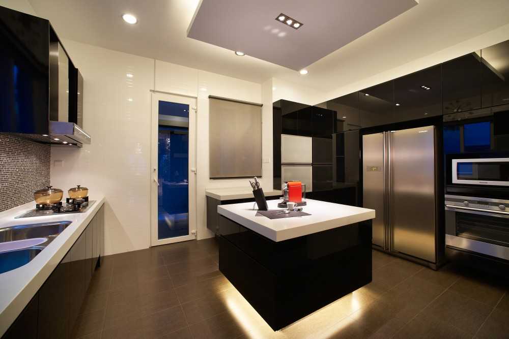 Contemporary Kitchen with Countertop and Homogeneous Tiles