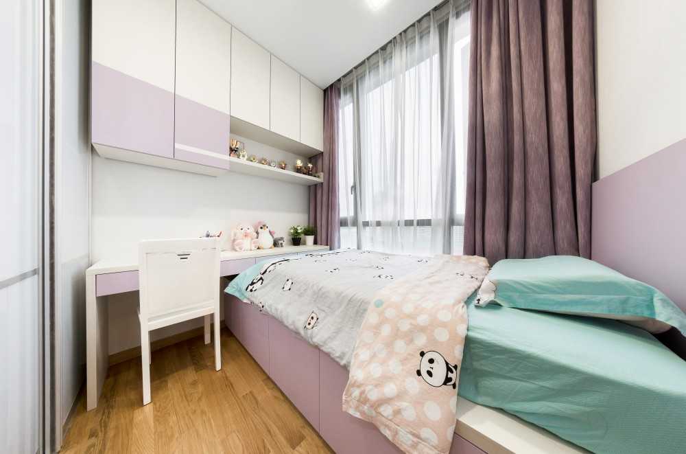 Modern Bedroom with Curtain and Downlights