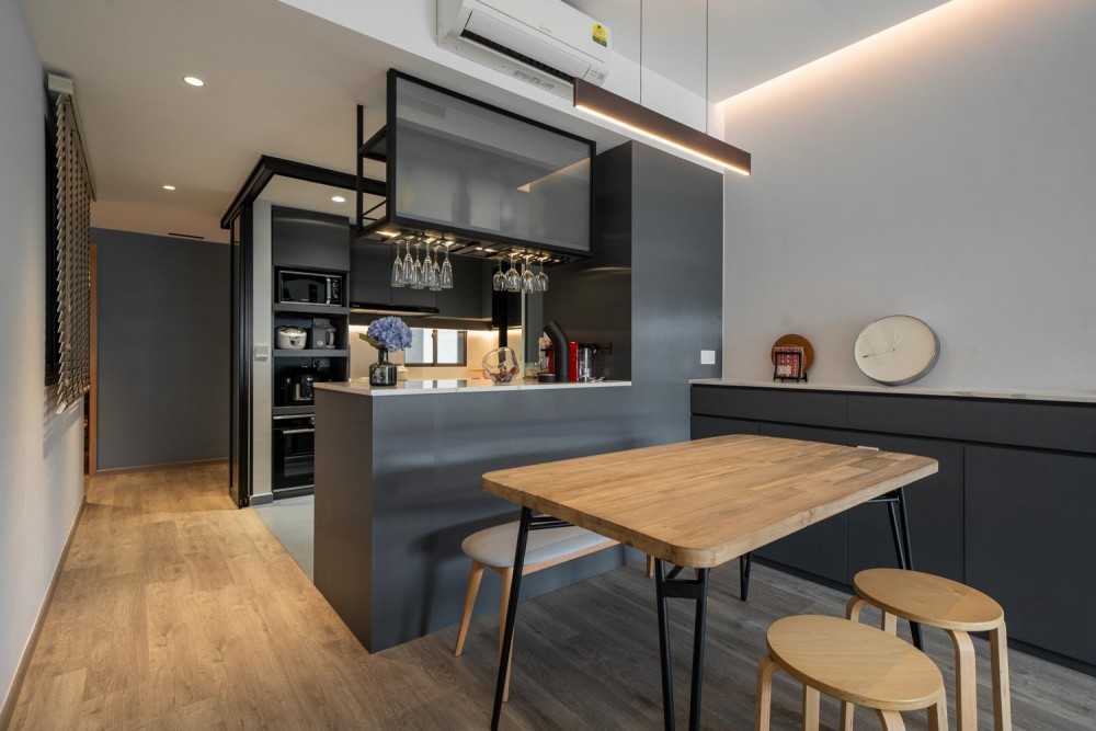 Contemporary Dining Room with Cove Lighting and Dining Table