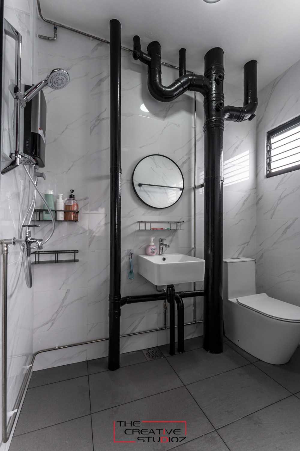 Modern Bathroom with Homogeneous Tiles and Mirror