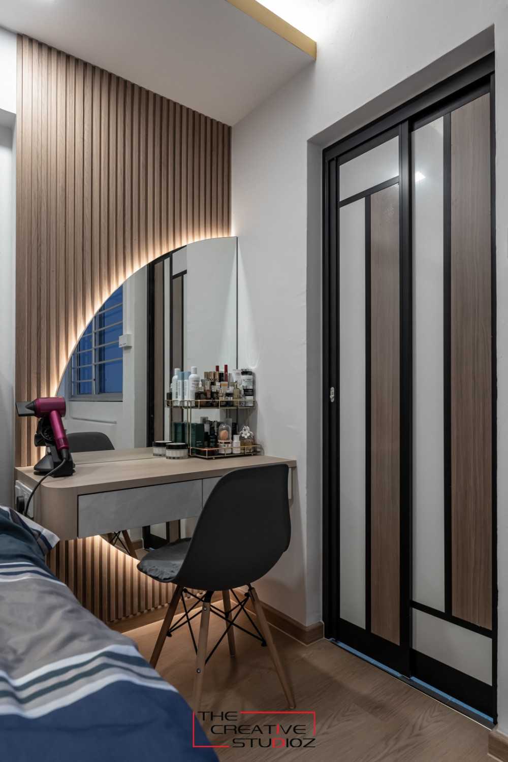 Modern Bedroom with Vinyl Flooring and Cove Lighting
