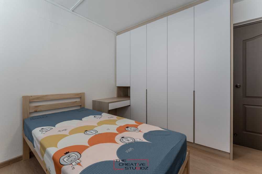 Scandinavian Bedroom with Vinyl Flooring and Wardrobe