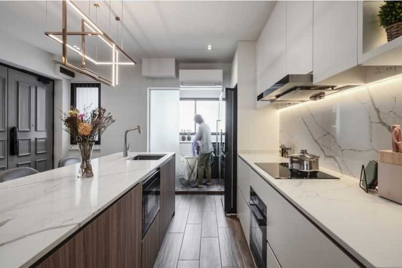 Contemporary Kitchen with Countertop and Kitchen Cabinets
