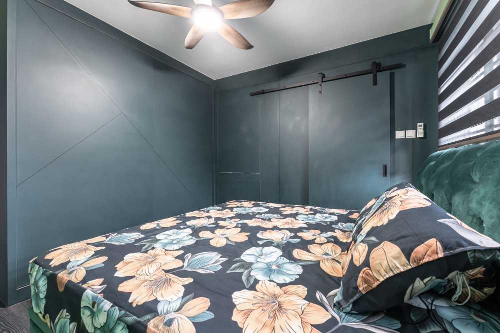 Modern Bedroom with Vinyl Flooring and Wardrobe