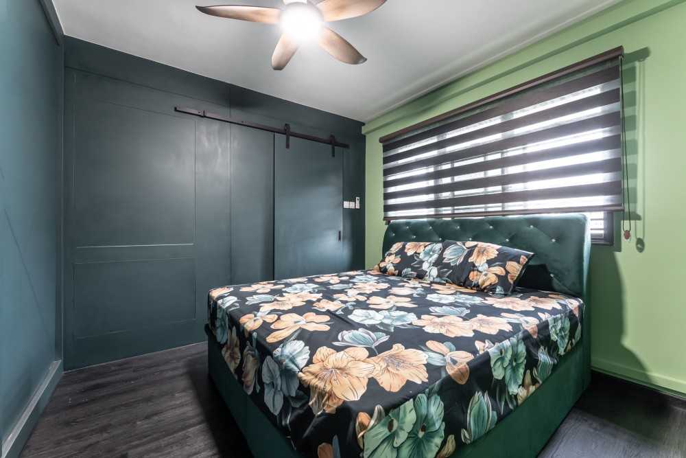Modern Bedroom with Vinyl Flooring and Wardrobe