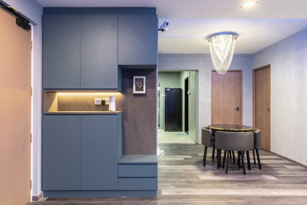 Modern Foyer with Settee and Vinyl Flooring