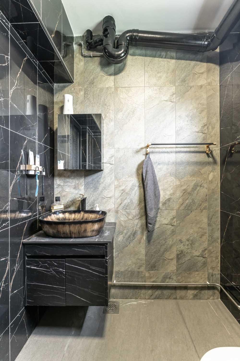 Modern Bathroom with Homogeneous Tiles and Mirror