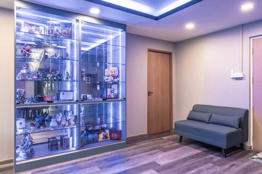 Modern Living Room with Vinyl Flooring and Cove Lighting