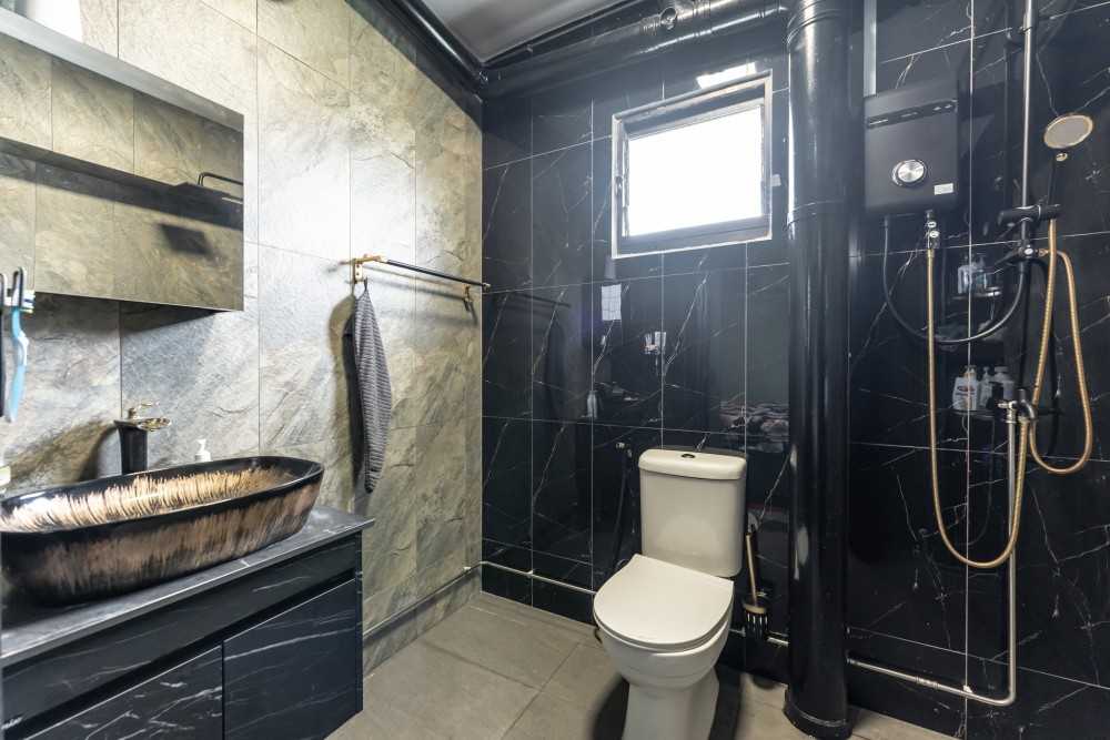 Modern Bathroom with Homogeneous Tiles and Mirror