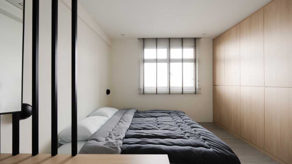 Modern Bedroom with Vinyl Flooring and Closet