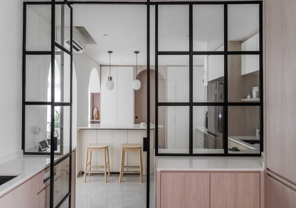 Scandinavian Dining Room with Dining Table and Dining Chairs