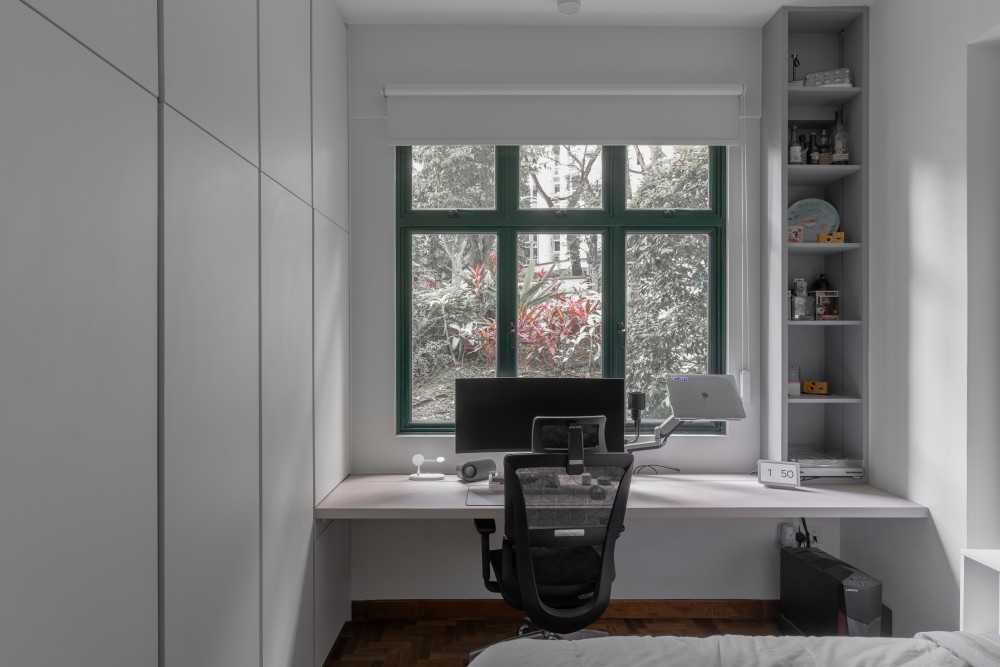 Scandinavian Workstation with Bookshelf and Desk