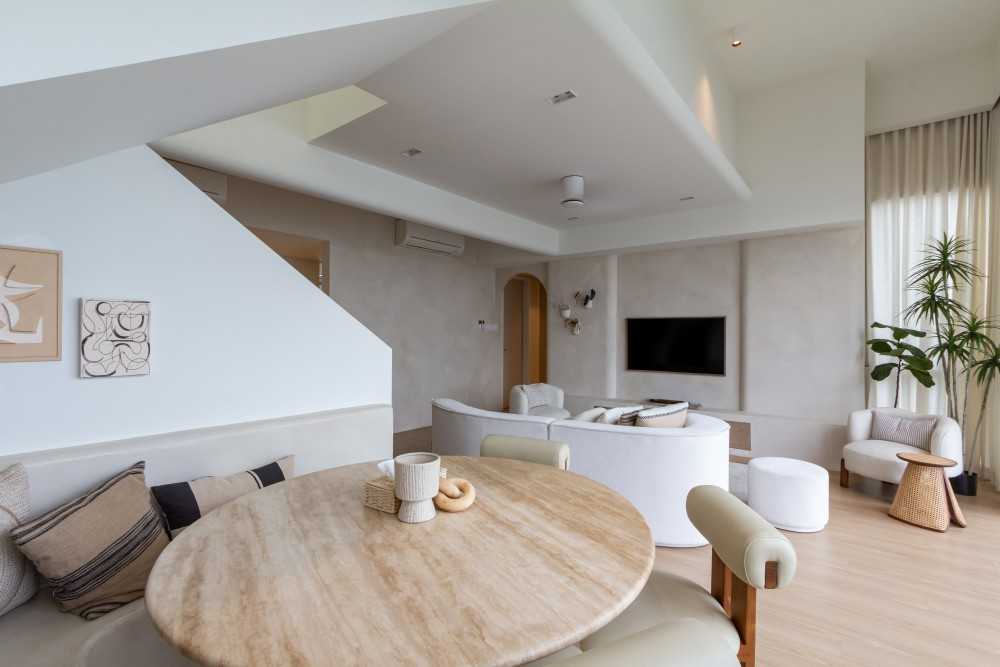 Minimalist Dining Room with Dining Table and Round Dining Table