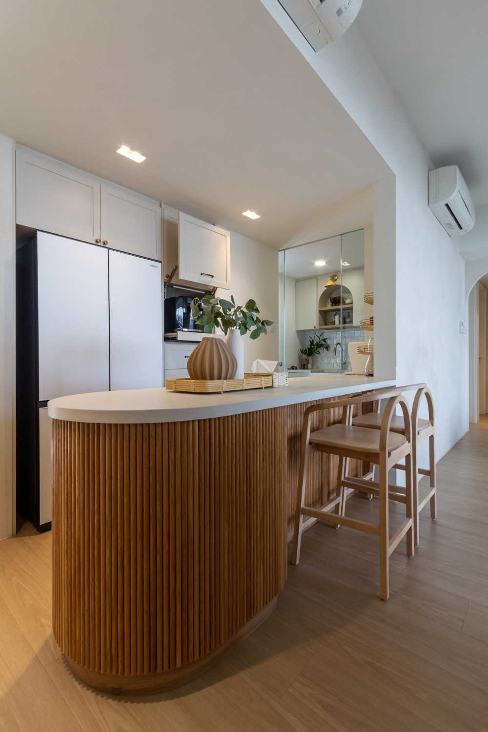 Minimalist Kitchen with Breakfast Counter and Kitchen Cabinets