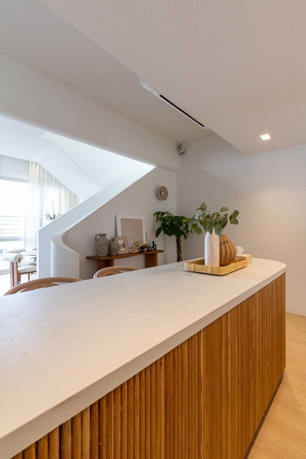 Minimalist Kitchen with Kitchen Island and Kitchen Cabinets