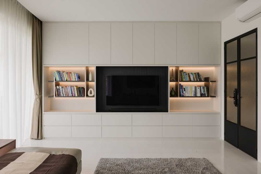Contemporary Living Room with Bookshelf and Carpet