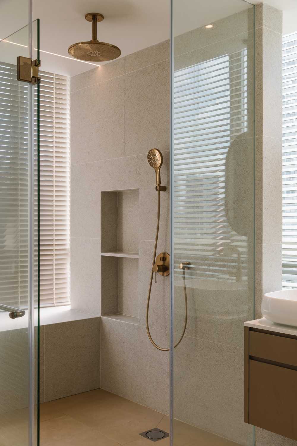 Contemporary Bathroom with Shower Screen and Rainshower