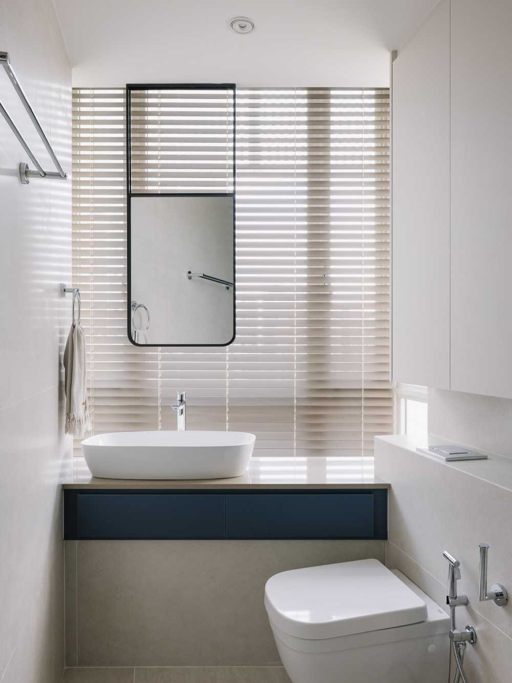 Contemporary Bathroom with Mirror and Downlights