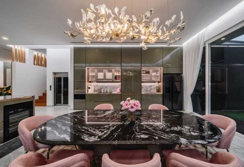 Modern Dining Room with Cove Lighting and Dining Table