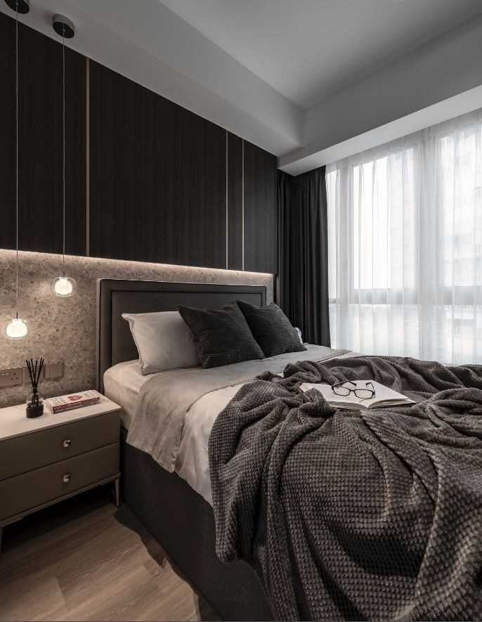Modern Bedroom with Queen Bed and Flooring