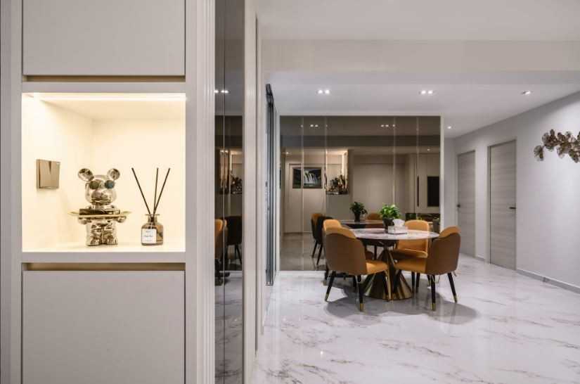 Contemporary Dining Room with Dining Table and Dining Chairs