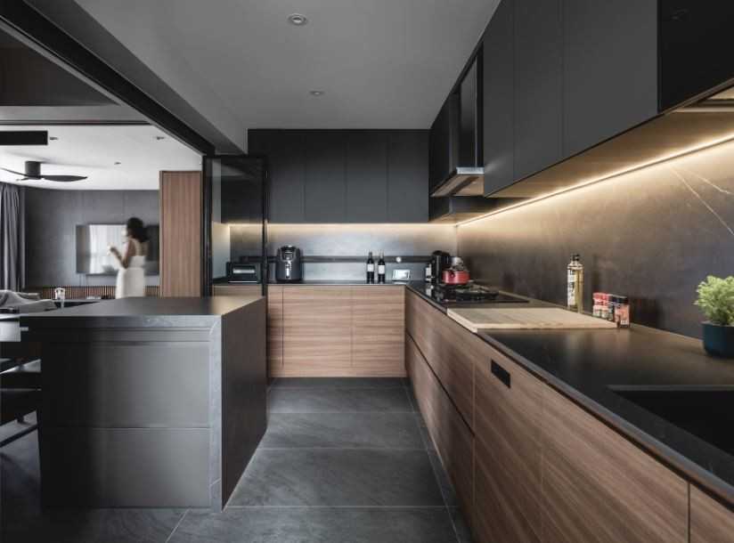 Contemporary Kitchen with Countertop and Kitchen Island