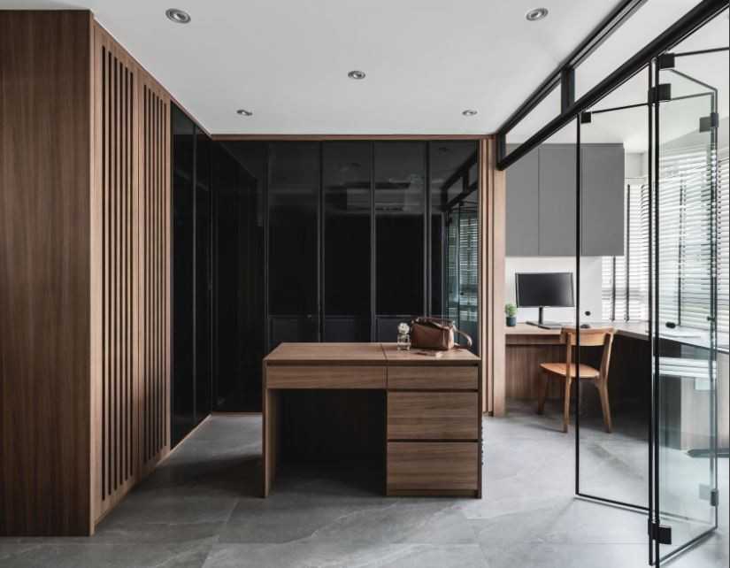Contemporary Walk-in Wardrobe with Mirror and Wardrobe