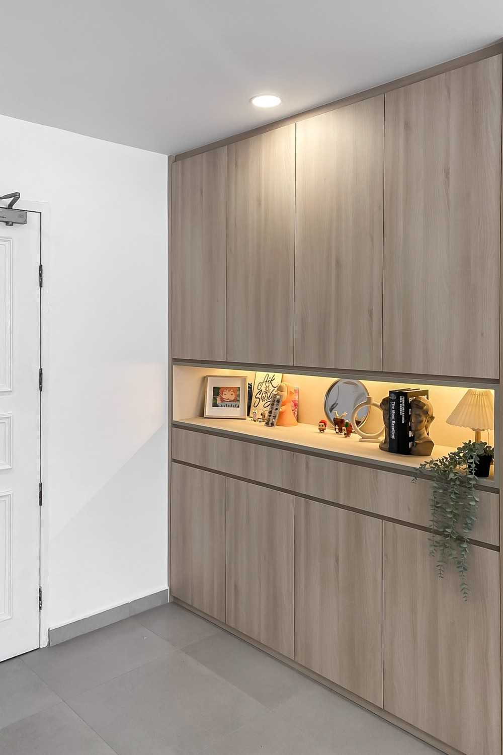Minimalist Entryway with Mirror and Lighting