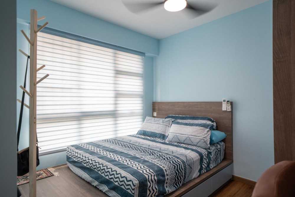 Minimalist Bedroom with Wardrobe and Queen Bed