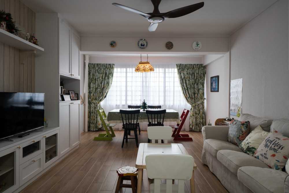 Transitional Dining Room with Drop Ceiling and Dining Table