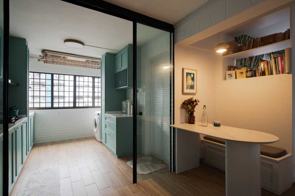 Transitional Kitchen with Vinyl Flooring and Open Kitchen