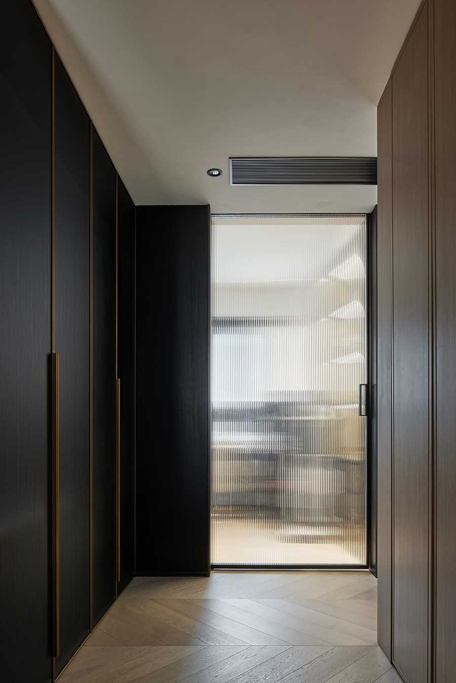 Contemporary Walk-in Wardrobe with Herringbone Tiling and Mirror