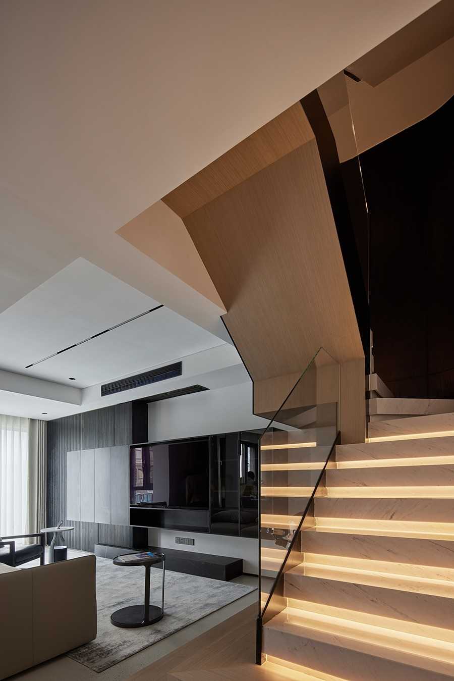 Contemporary Living Room with Homogeneous Tiles and Marble Floor