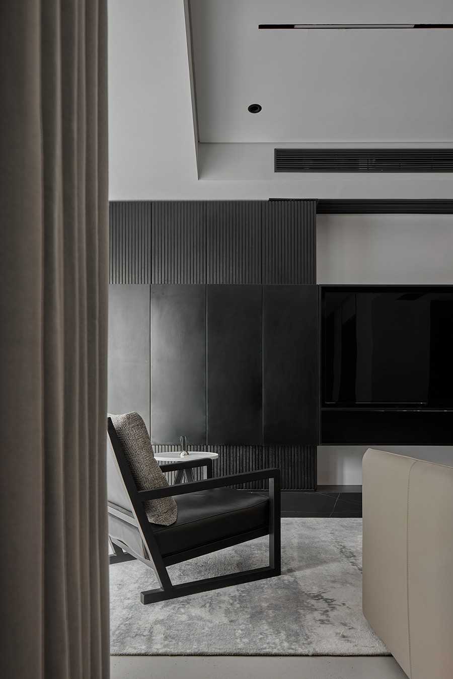 Contemporary Living Room with Homogeneous Tiles and Feature Wall