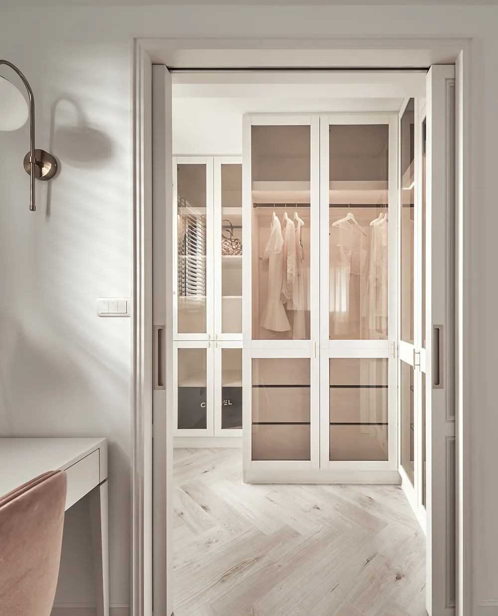 Contemporary Walk-in Wardrobe with Herringbone Tiling and Mirror
