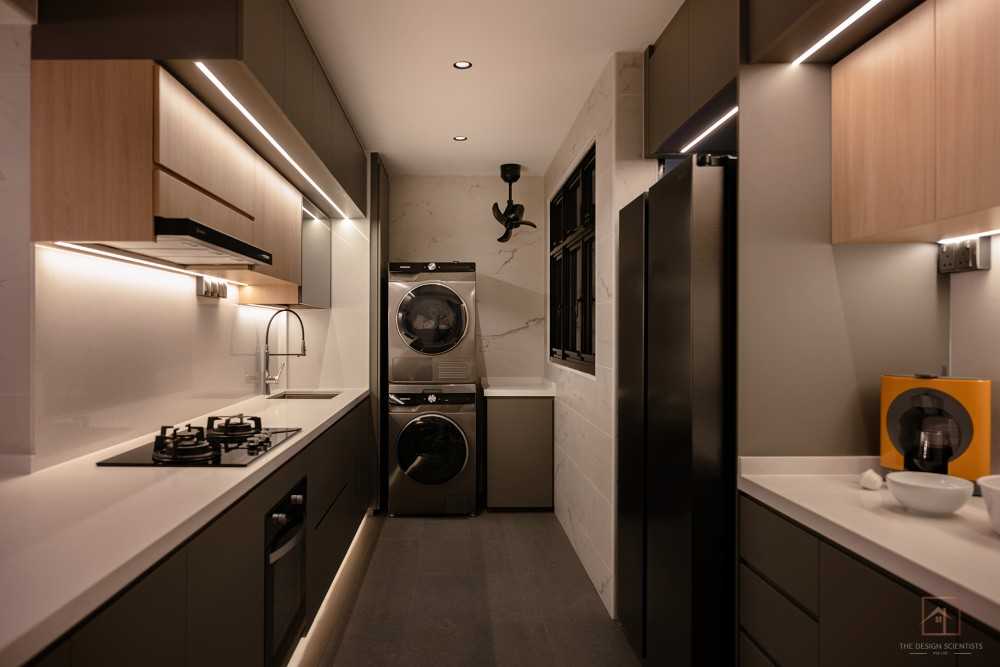 Contemporary Kitchen with Countertop and Kitchen Accessories