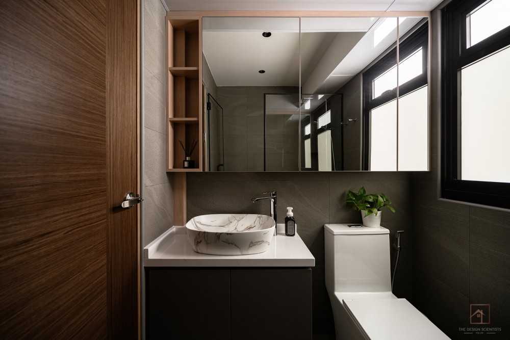 Contemporary Bathroom with Countertop and Bathroom Sinks