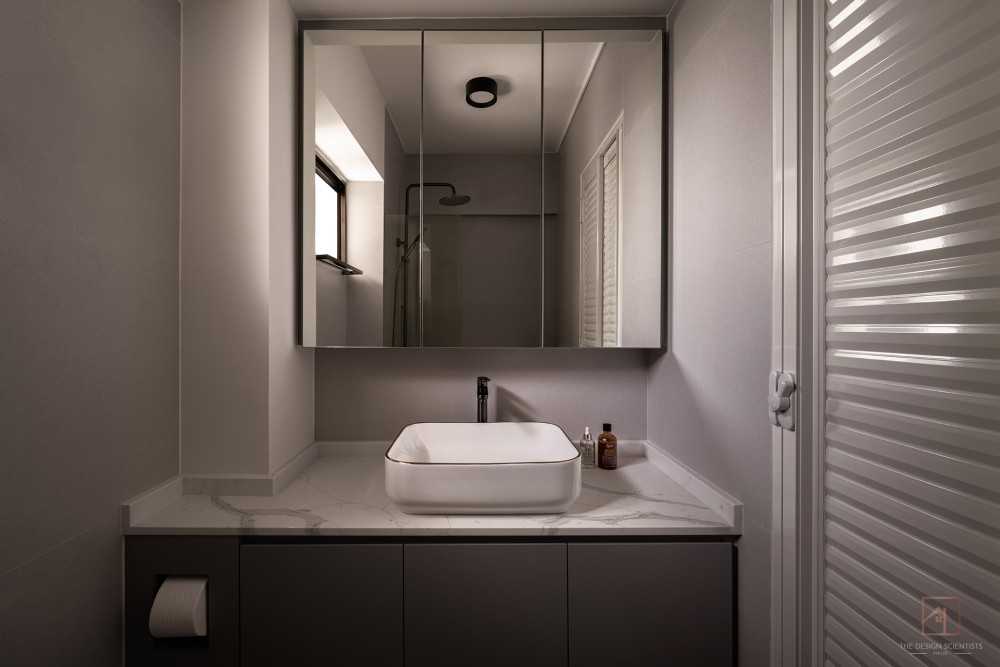 Scandinavian Bathroom with Countertop and Bathroom Sinks