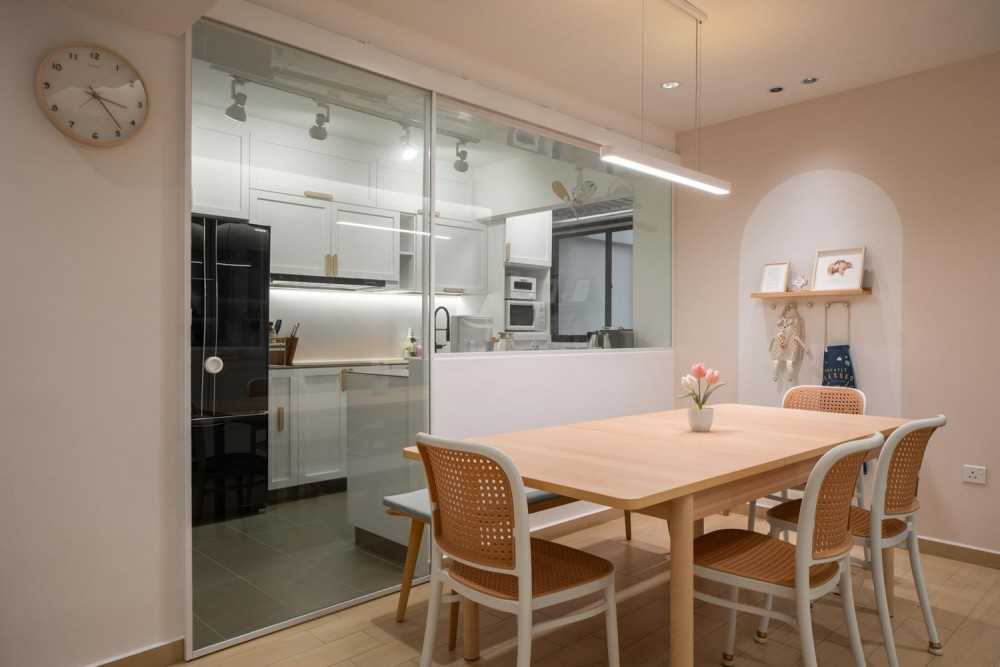 Scandinavian Dining Room with Drop Ceiling and Dining Table